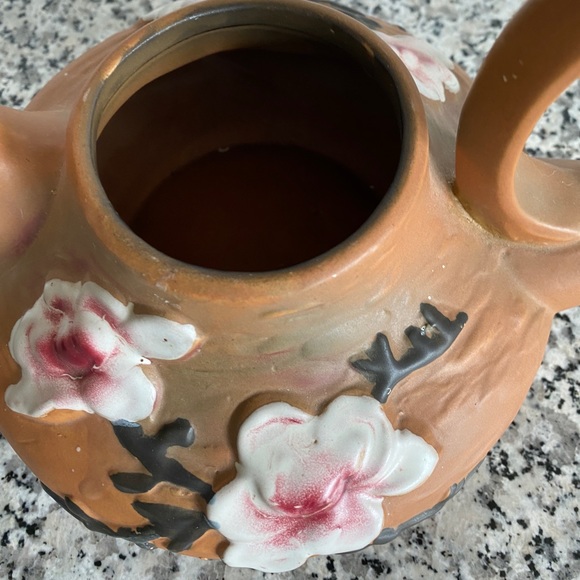 Roseville Vintage Cherry Blossom Teapot - Picture 3 of 3